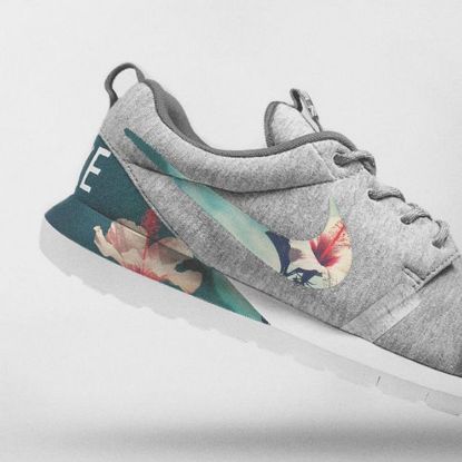 Nike Floral Roshe Customized Running Shoes için detayları göster Nike Floral Roshe Customized Running Shoes resmi